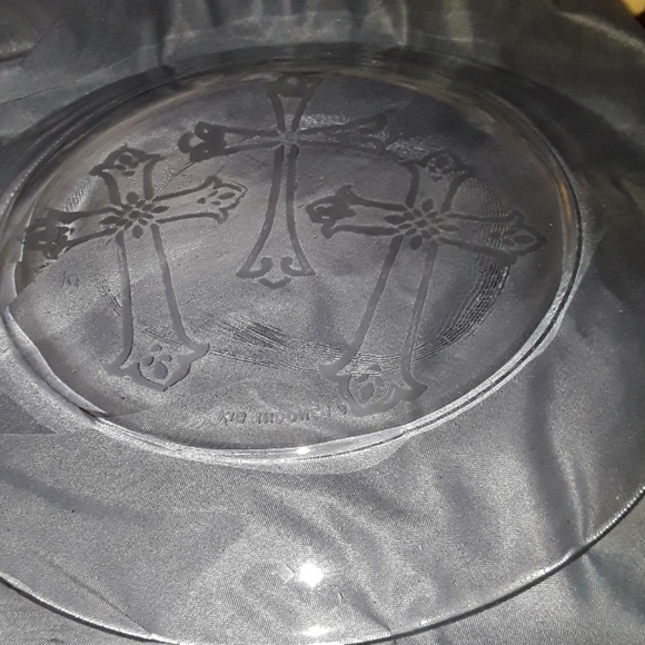 Indonesian plate w/ 3 crosses - Picture 4 of 6
